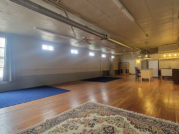 3rd image of 206 Oak Ave #2