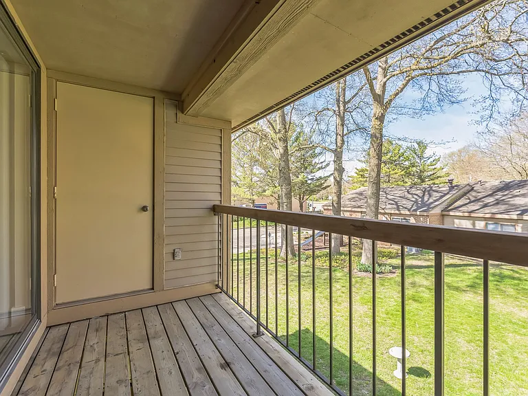 Pine Creek Apartments — Photo 15