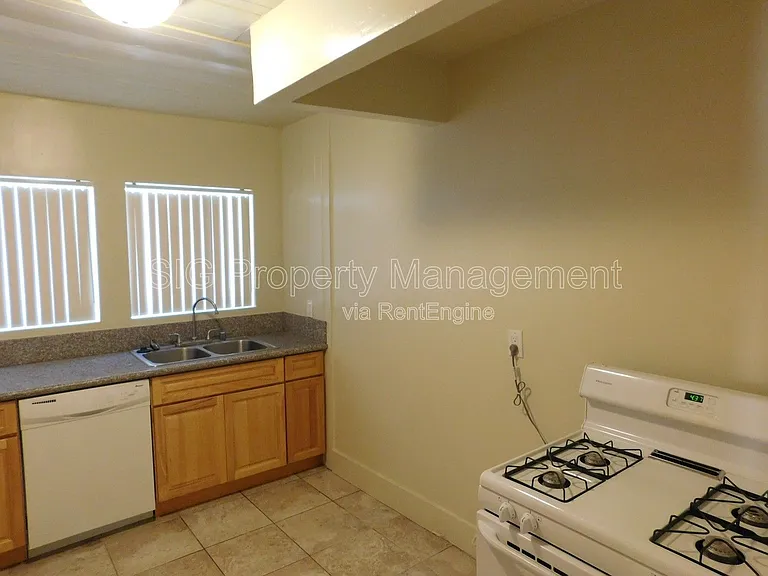 1250 E Villa St — Photo 6