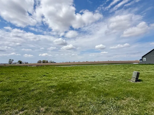 216 Northpointe Dr, Gifford, IL 61847