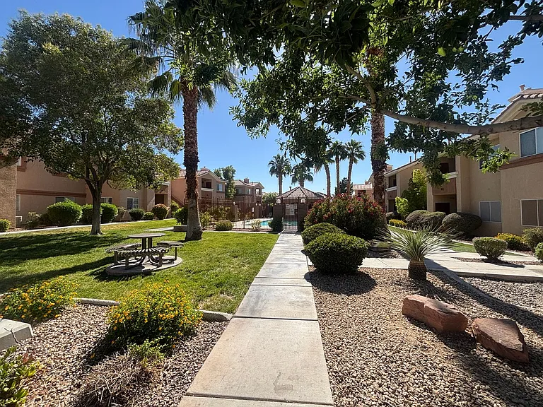 1050 E Cactus Ave #1082 — Photo 29