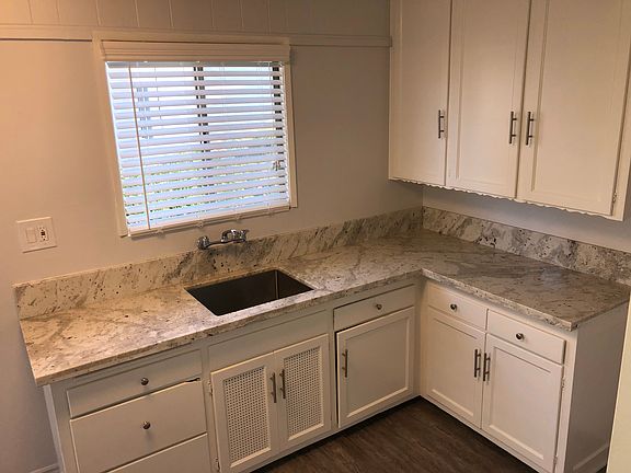 3rd image of 4418 N Lakewood Blvd #7