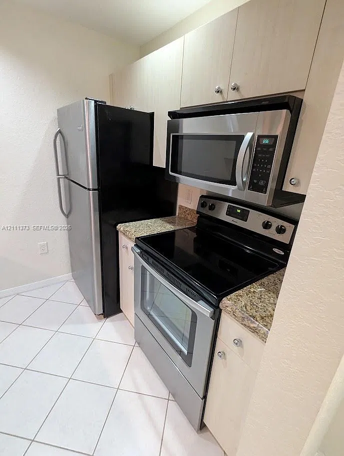 Flagler Pointe Condo — Photo 2