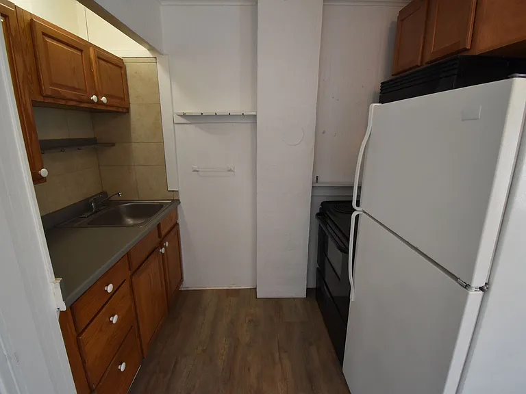Cottage Apartments — Photo 11