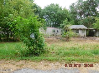 66 Center Ln, Elkville, IL 62932