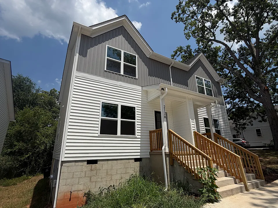 212 N Yadkin Ave #A