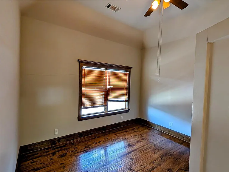 702 Paschall St #B — Photo 11