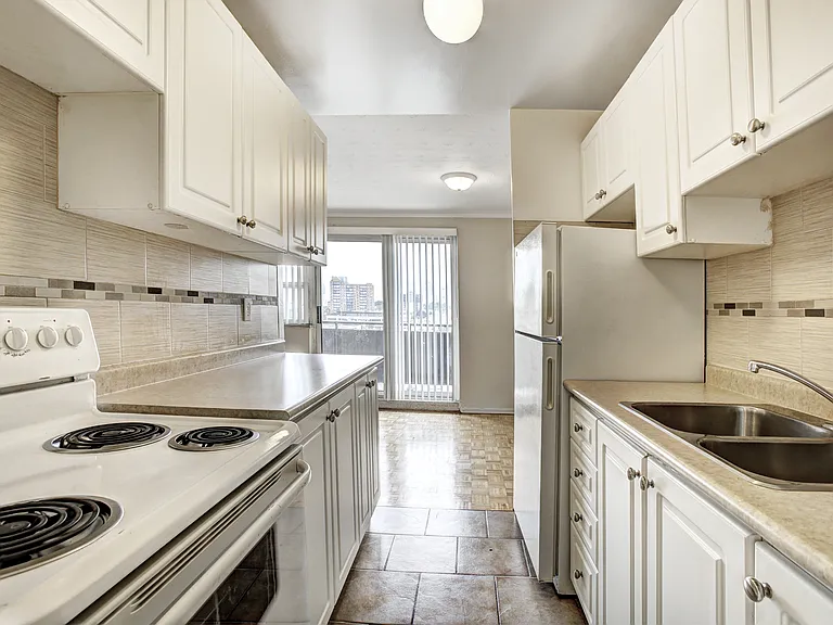 2503 Hurontario St — Photo 1