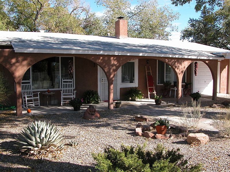 1st image of 614 Mesilla St NE