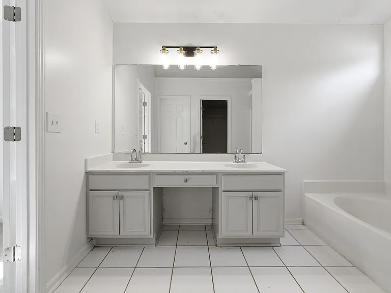 1369 Lamont Dr SW — Photo 6
