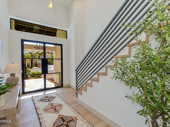 4th image of 2212 E CINNABAR Avenue