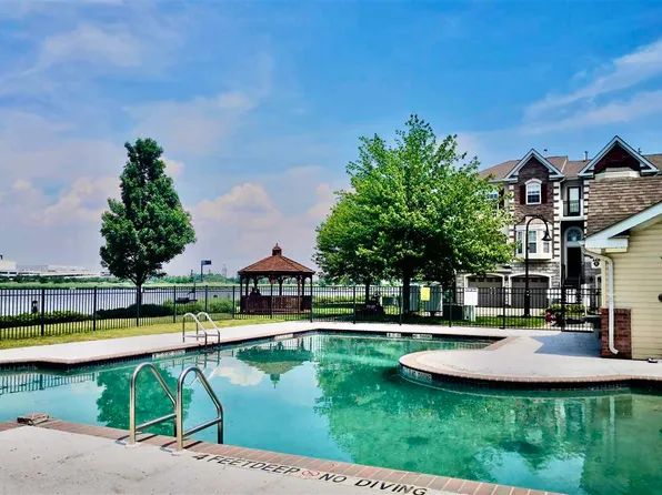 64 Mallard Pl, Secaucus, NJ 07094