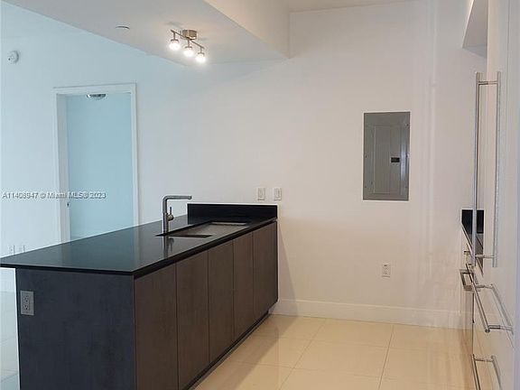 4th image of 1010 Brickell Ave Unit 1903