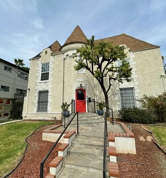1600 N Martel Ave #B — Photo 1