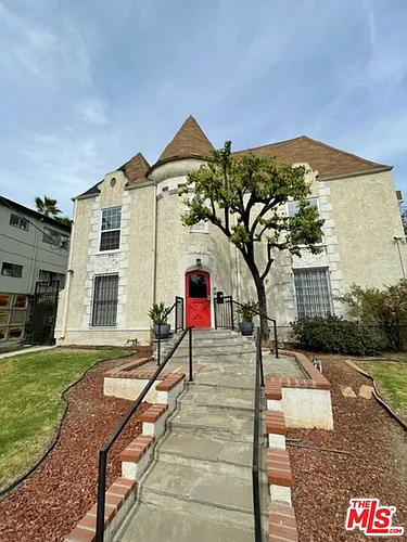 1600 N Martel Ave #B Photo 1