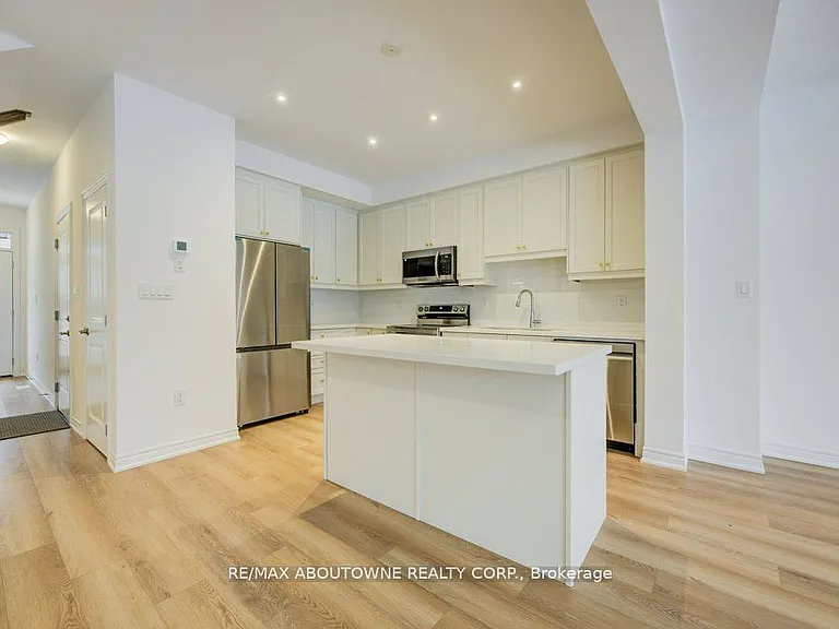 120 Court Dr #85 — Photo 13