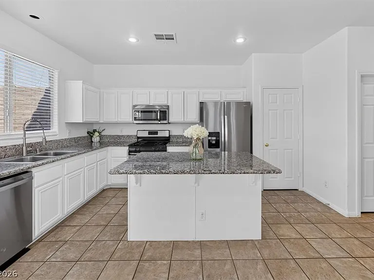 3799 Honey Ridge Ct — Photo 16