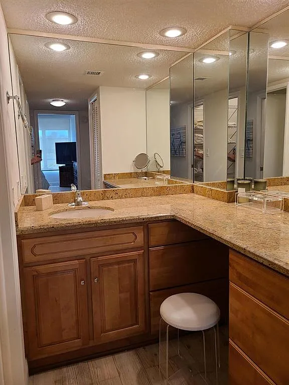 3 bed, 1620 sqft, $3,200 — Photo 2
