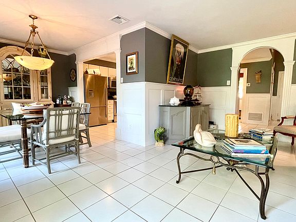 2nd image of 10 Leland Ln Unit 8