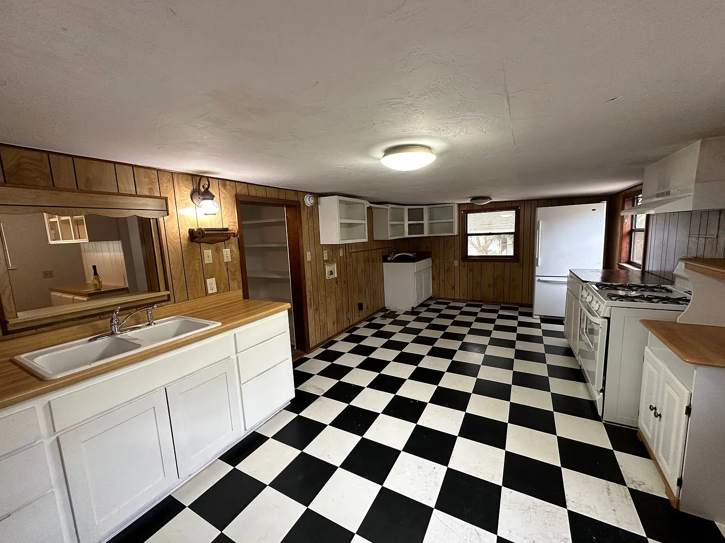 3/2 Home in Ingram — Photo 2