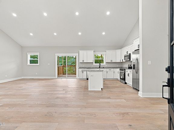 4th image of 2645 Suffolk St