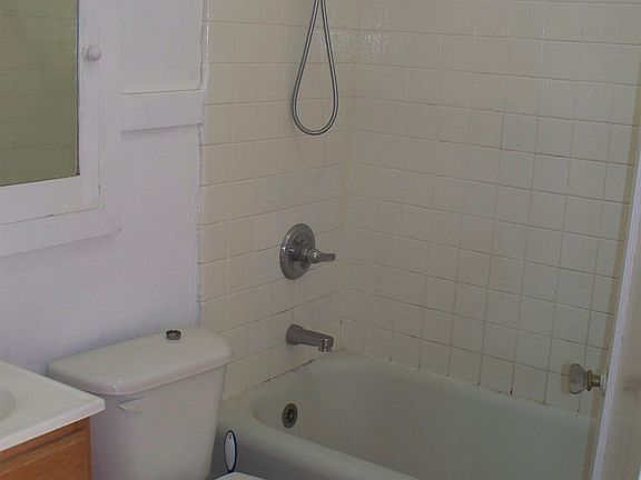 5th image of 2526 Van Ness Ave #8