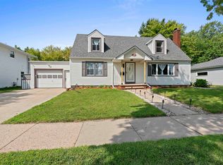 2219 N Erb St, Appleton, WI 54911