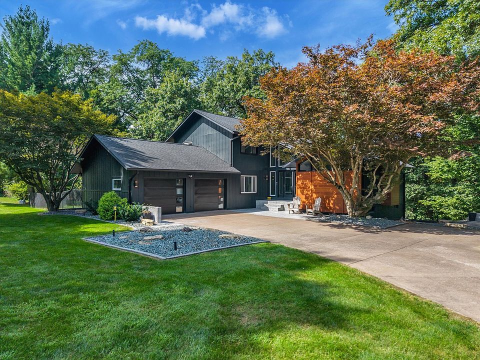 1st image of 15 Valley View Dr