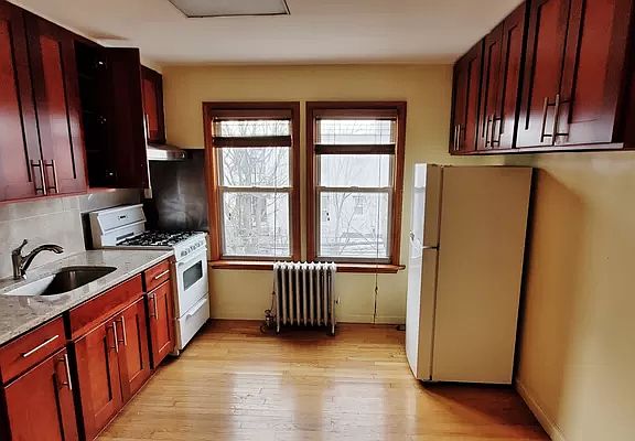 4th image of 20-42 33rd St #3M