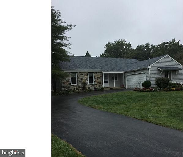 2nd image of 1250 Victoria Ln