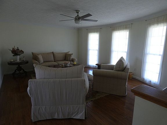 2nd image of 200 Lauren Dr
