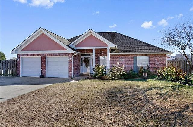1st image of 156 Oakmont Dr