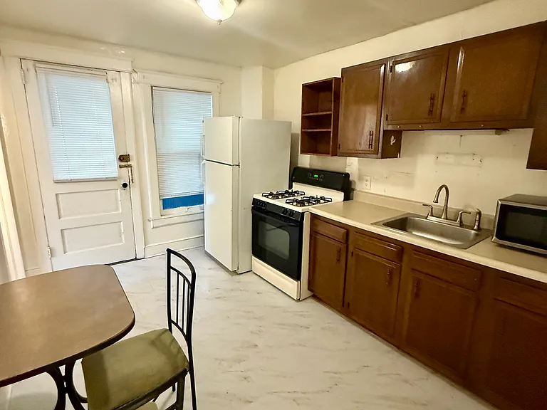 30 Haendel St #1W — Photo 1