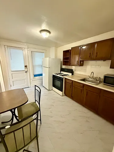 30 Haendel St Photo 1