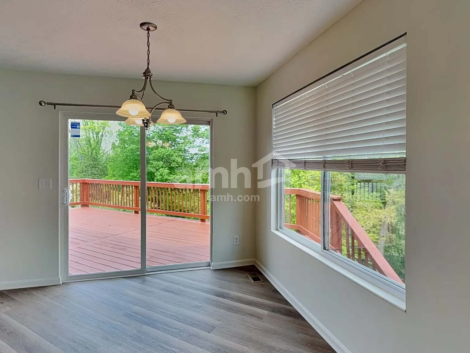 4 bed, 2.5 bath, 1900 sqft, $2,590 — Photo 4