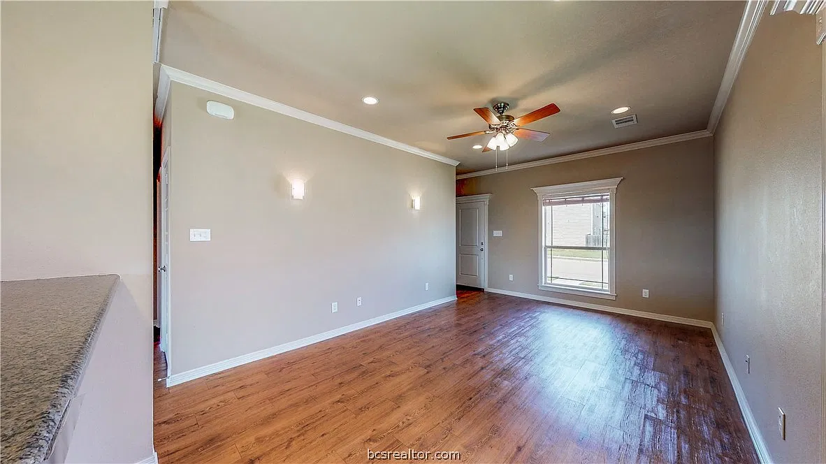 4 bed, 1774 sqft, $2,600 — Photo 3