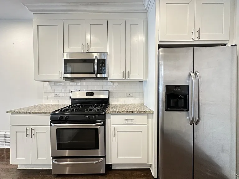 1621 N McVicker Ave #2 — Photo 3