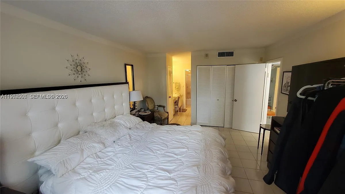 Building Photo - 2030 S Ocean Dr #401