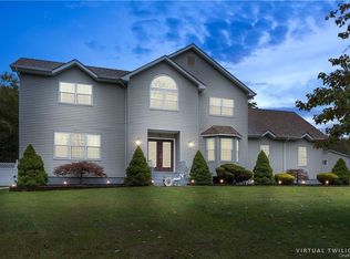 8 Rovitz Pl, Spring Valley, NY 10977