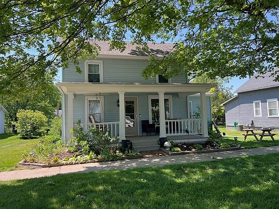 2nd image of 209 Main St