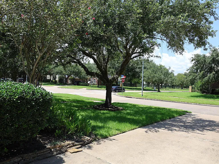 4323 Lakeside Meadow Dr — Photo 2