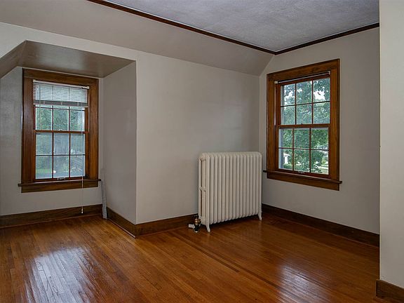 3rd image of 218 Harper Ave