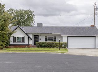425 E Sycamore Dr, Hanford, CA 93230