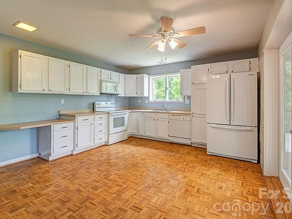 5th image of 14 High Valley Estates Dr