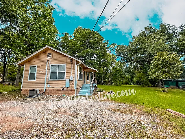 613 E Brazos St #1/2 — Photo 13