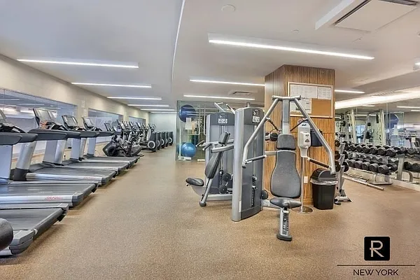 Sold by R New York | media 32