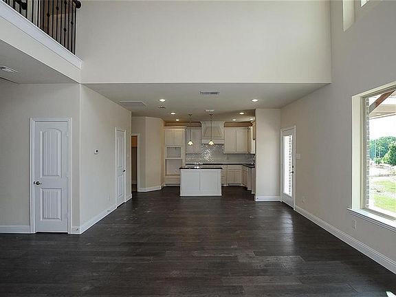 3rd image of 6708 Lost Star Ln