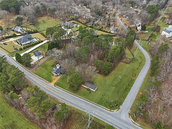 3rd image of 45 Russell Rd