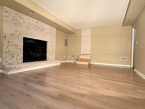 5th image of 3526 Woodbine Dr