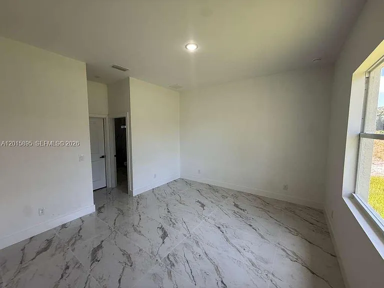 908 Winters St E — Photo 8